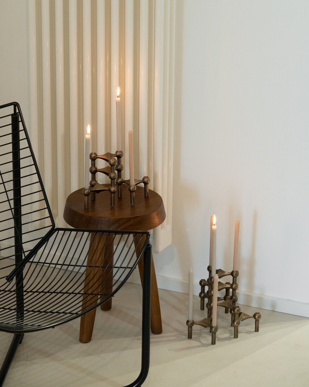 Nagel lysestage - bruneret messing